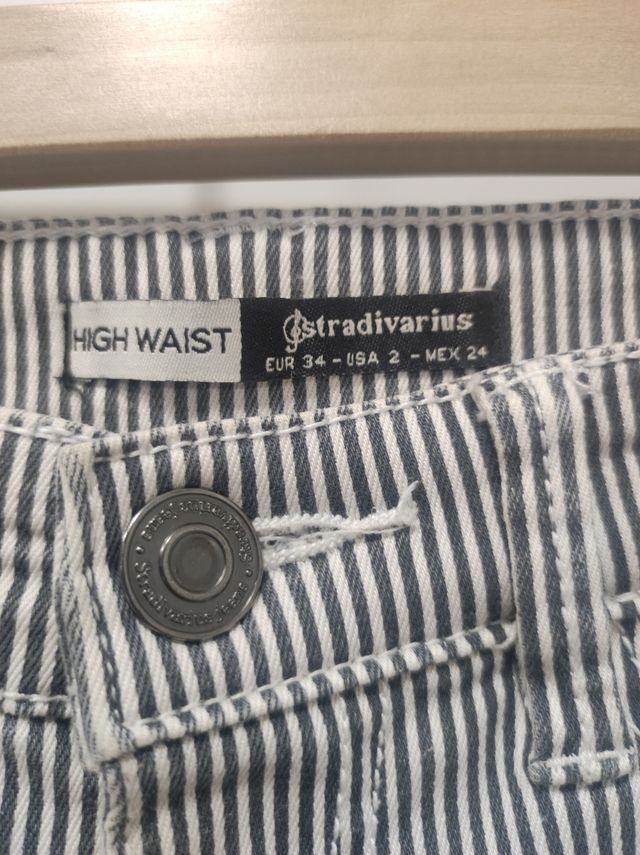 Vaqueros pitillo push up de Stradivarius