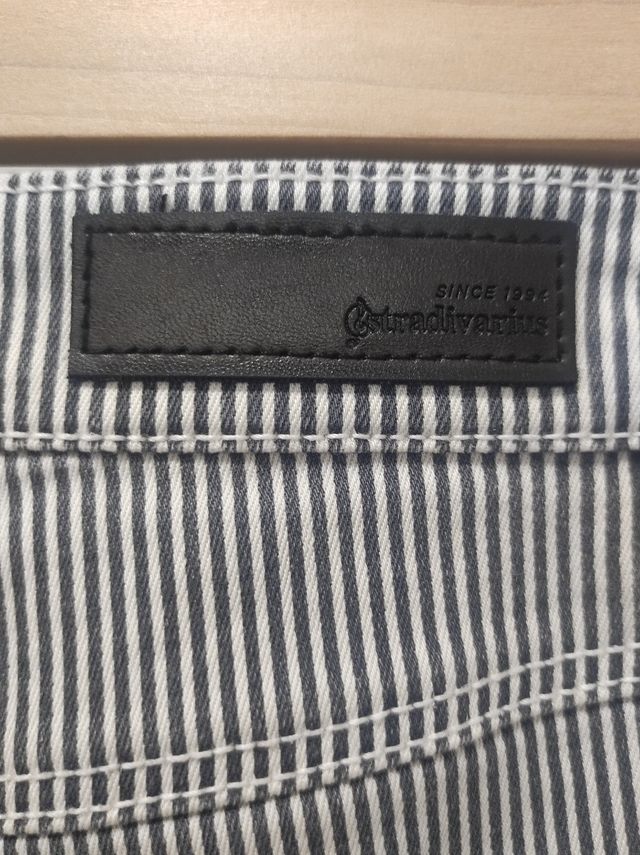 Vaqueros pitillo push up de Stradivarius