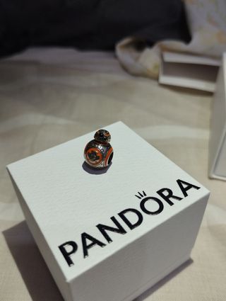 Charm Pandora bb8 (precio negociable)
