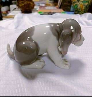 Perro lastimero de Lladró