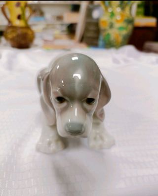 Perro lastimero de Lladró