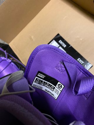 Tabla de snow Nikita, fijaciones y botas Burton