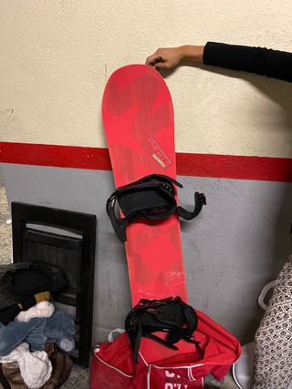 Tabla de snow Nikita, fijaciones y botas Burton