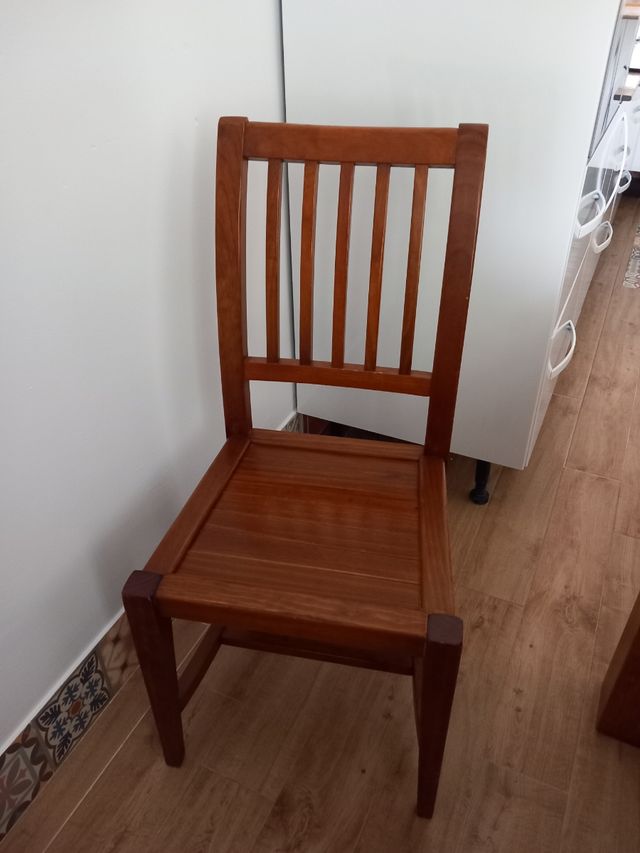 Mesa comedor y 4 sillas