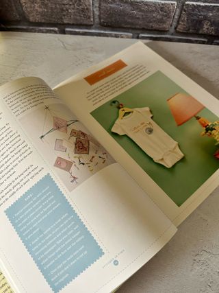 Libro di cucito" Stitched in Time"