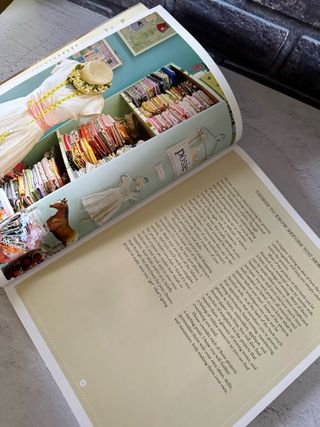 Libro di cucito" Stitched in Time"