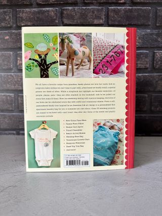 Libro di cucito" Stitched in Time"