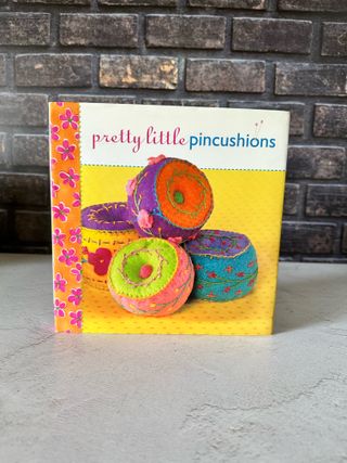 Libro di cucito "Pretty little pincushions"