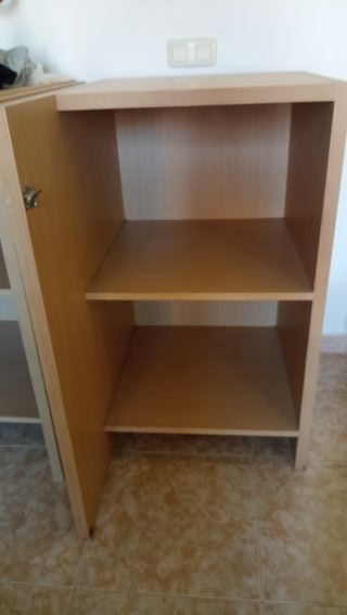 Mostrador de tienda de madera. Mueble recepción