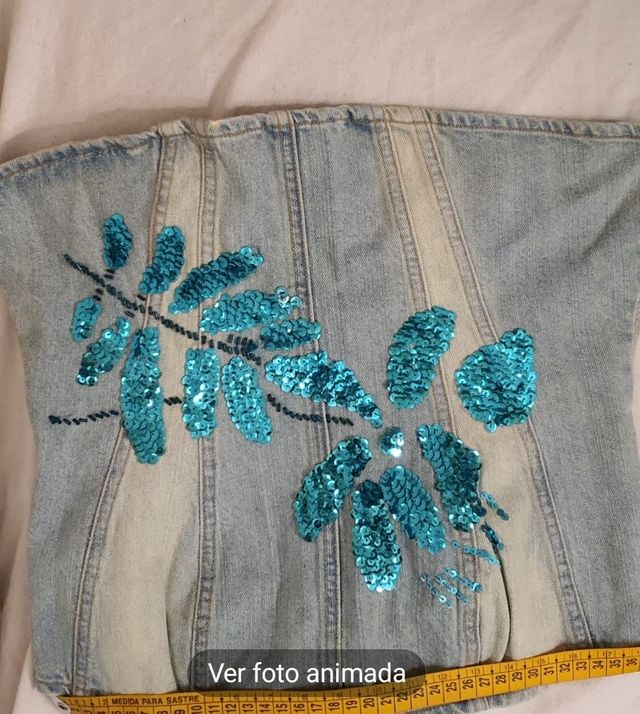 Top denim con lentejuelas
