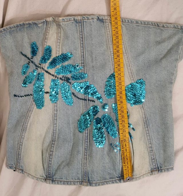 Top denim con lentejuelas