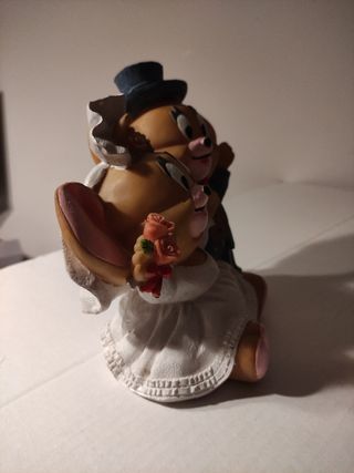 Salvadanaio e topolini appena sposati
