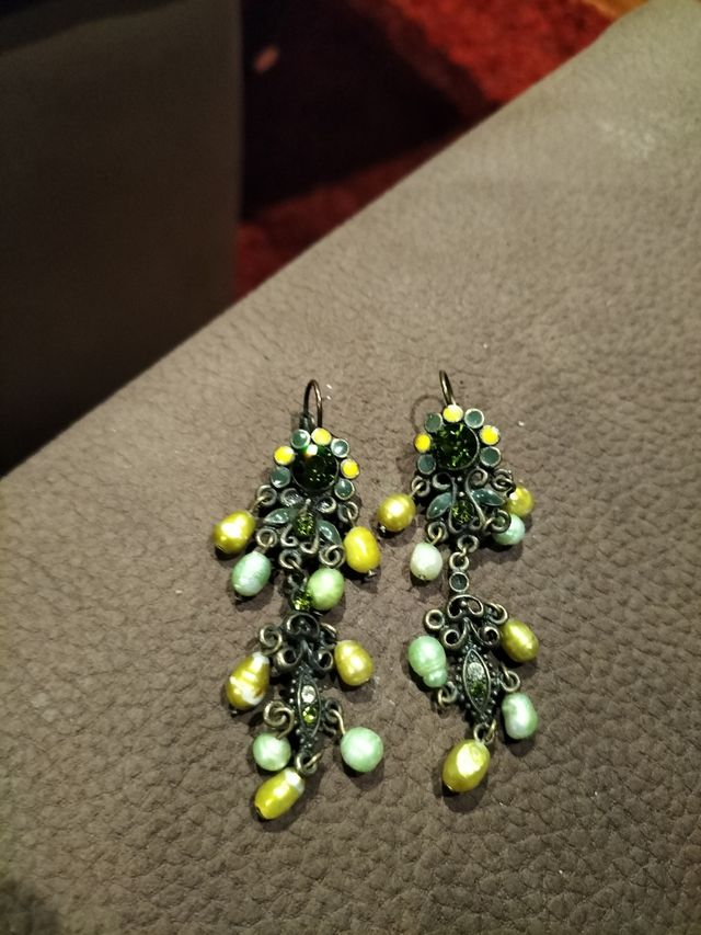 Preciosos pendientes largos antorasgones verdes