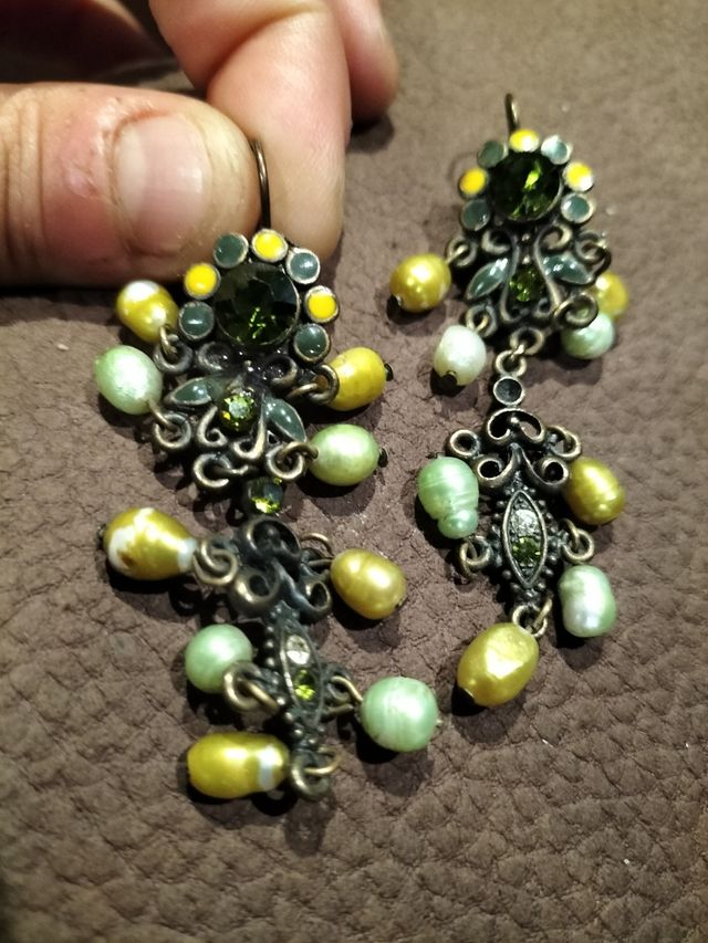 Preciosos pendientes largos antorasgones verdes