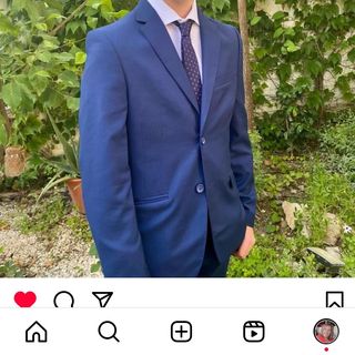 traje azul