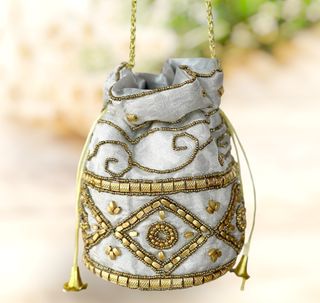 Bomboneras bordada con abalorios