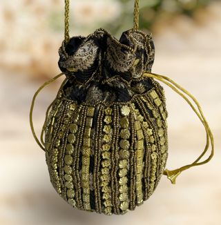 Bomboneras bordada con abalorios