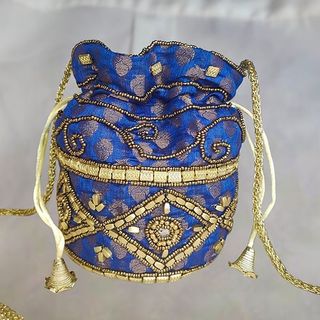 Bomboneras bordada con abalorios