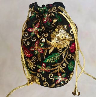 Bomboneras bordada con abalorios