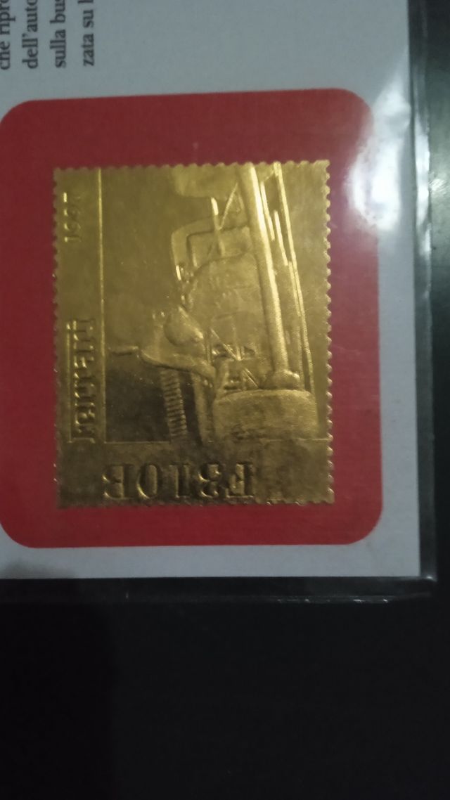 Francobollo Ferrari in lamina d'oro