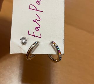 Conjunto de pendientes plateados con circonitas