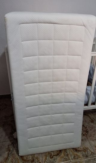 Cuna para bebe + colchón + ropa