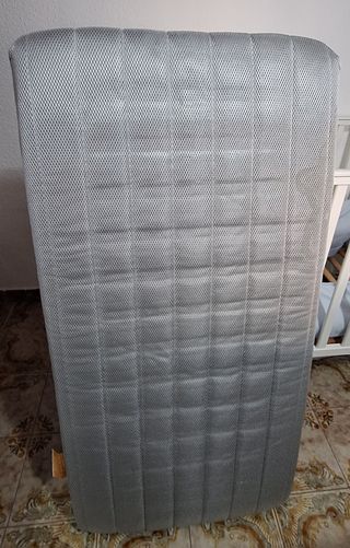 Cuna para bebe + colchón + ropa