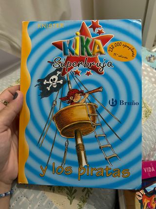 Kika superbruja y los piratas