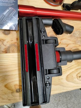 Aspirador escoba con cable 2 en 1.