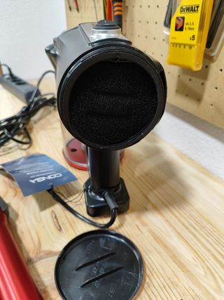 Aspirador escoba con cable 2 en 1.