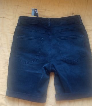 Bermuda vaquera negra