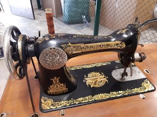 Máquina de coser antigua Singer