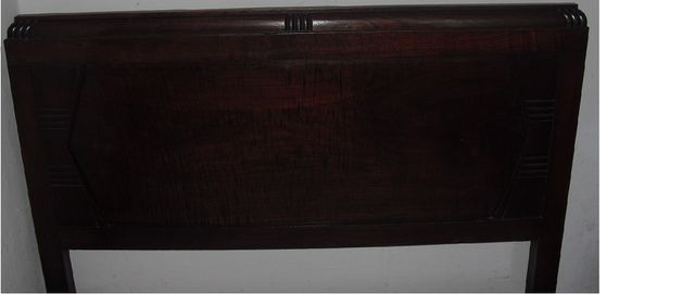 VENDO MESITAS Y CABECEROS DE MADERA