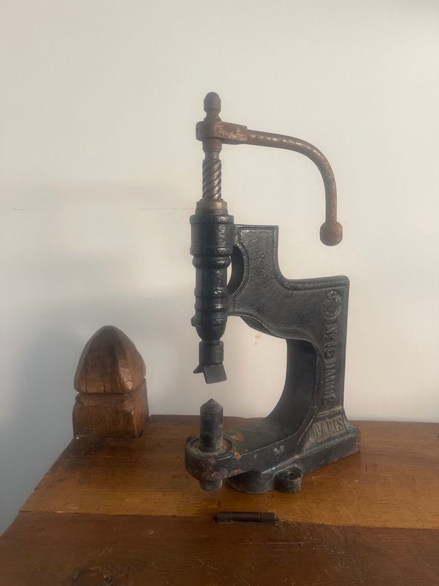 antigua prensa industral francesa remachadora
