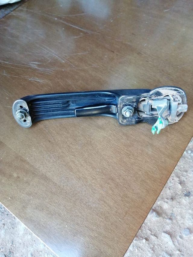 Maneta puerta derecha