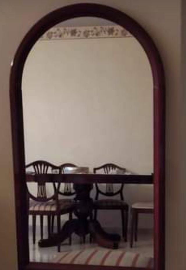 Sala in legno ciliegio-mogano completa