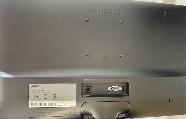 SAMSUNG Energy-efficient LED monitor 19”