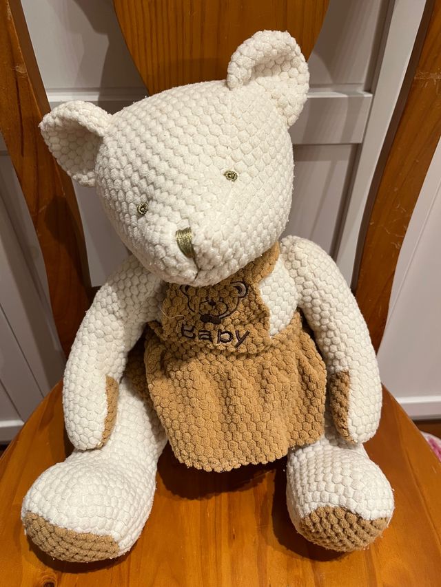 Peluche de osito con vestido