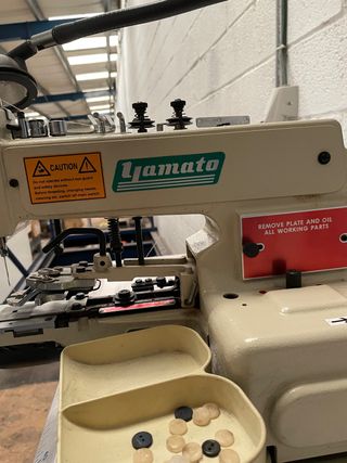 maquina de coser botones