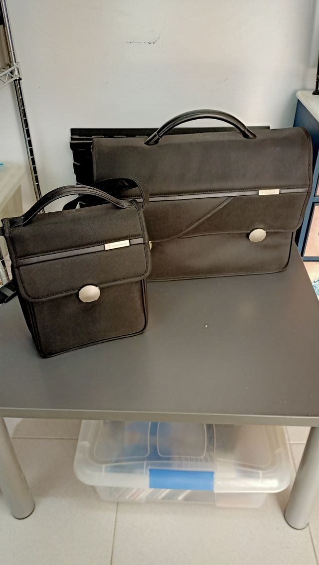 Maletín y bandolera Samsonite.