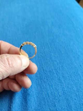 Anillo de oro con 5 diamantes
