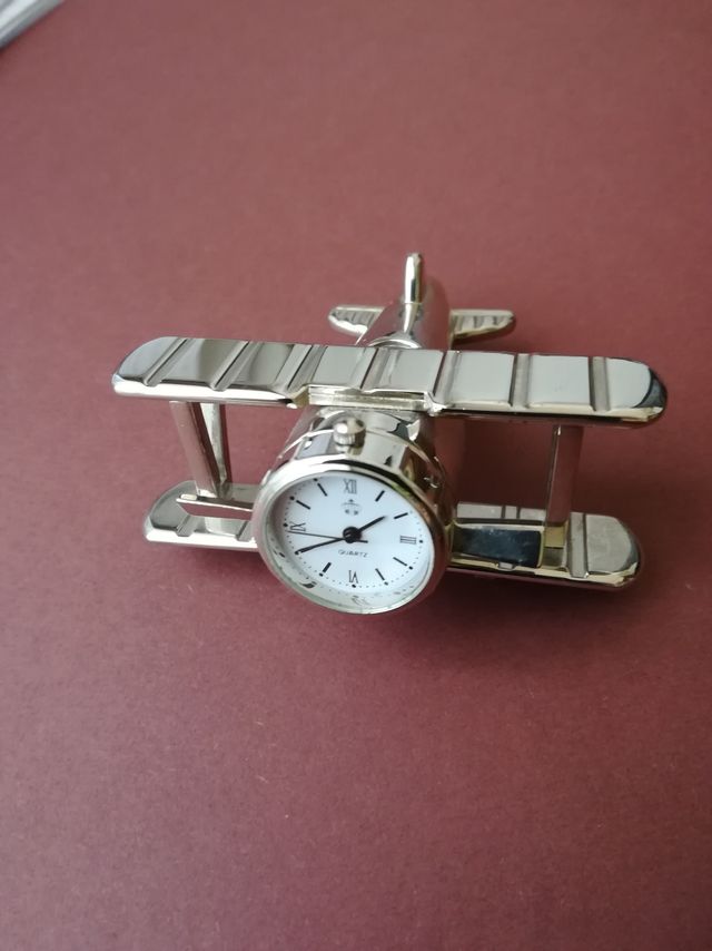 Orologio soprammobile in metallo argento