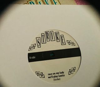 vinile Strike