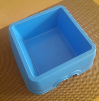 Lote 2 collares nuevos y 2 comedero buen estado