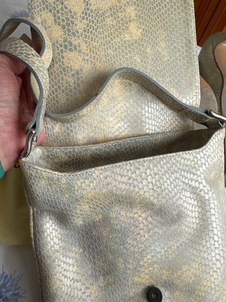 Bolso y zapatos de Salvador Bachiller