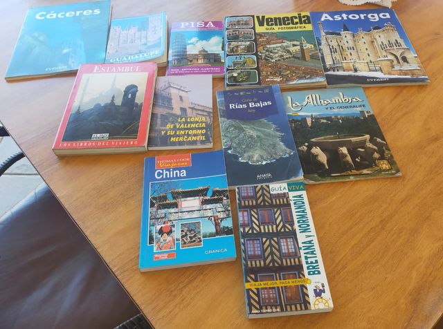 13 guías vintage de viaje variadas