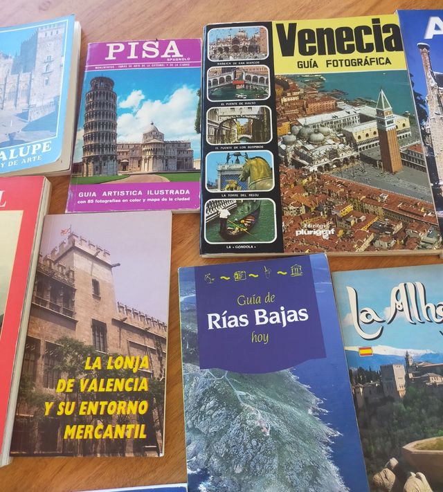 13 guías vintage de viaje variadas