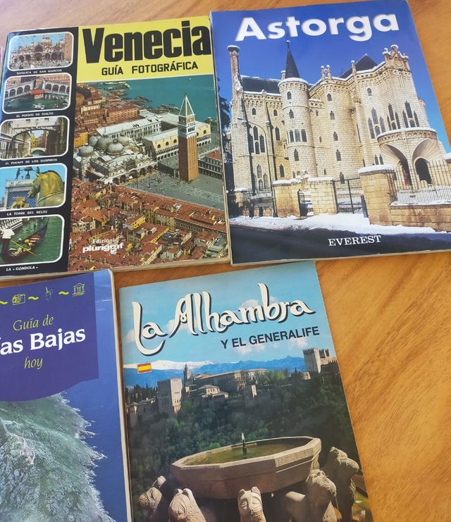 13 guías vintage de viaje variadas