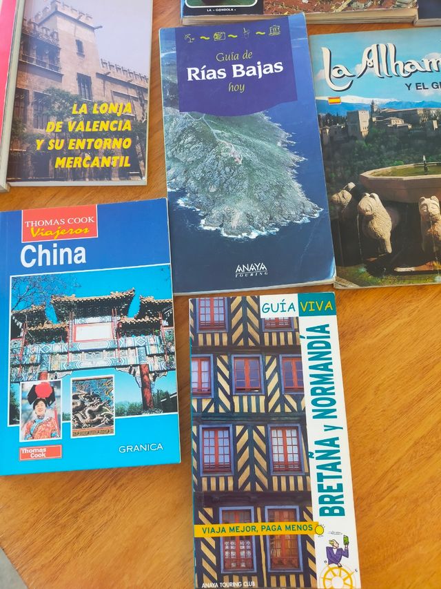 13 guías vintage de viaje variadas