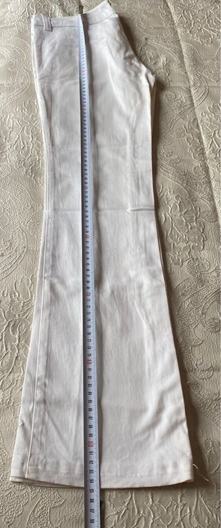 Pantalón vaquero blanco de campana muevo